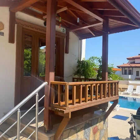 Tomsan Villa *